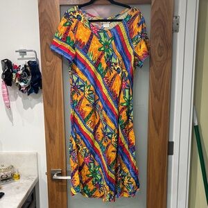 Vintage Hilo Hattie Colorful Patterned Tropical Dress